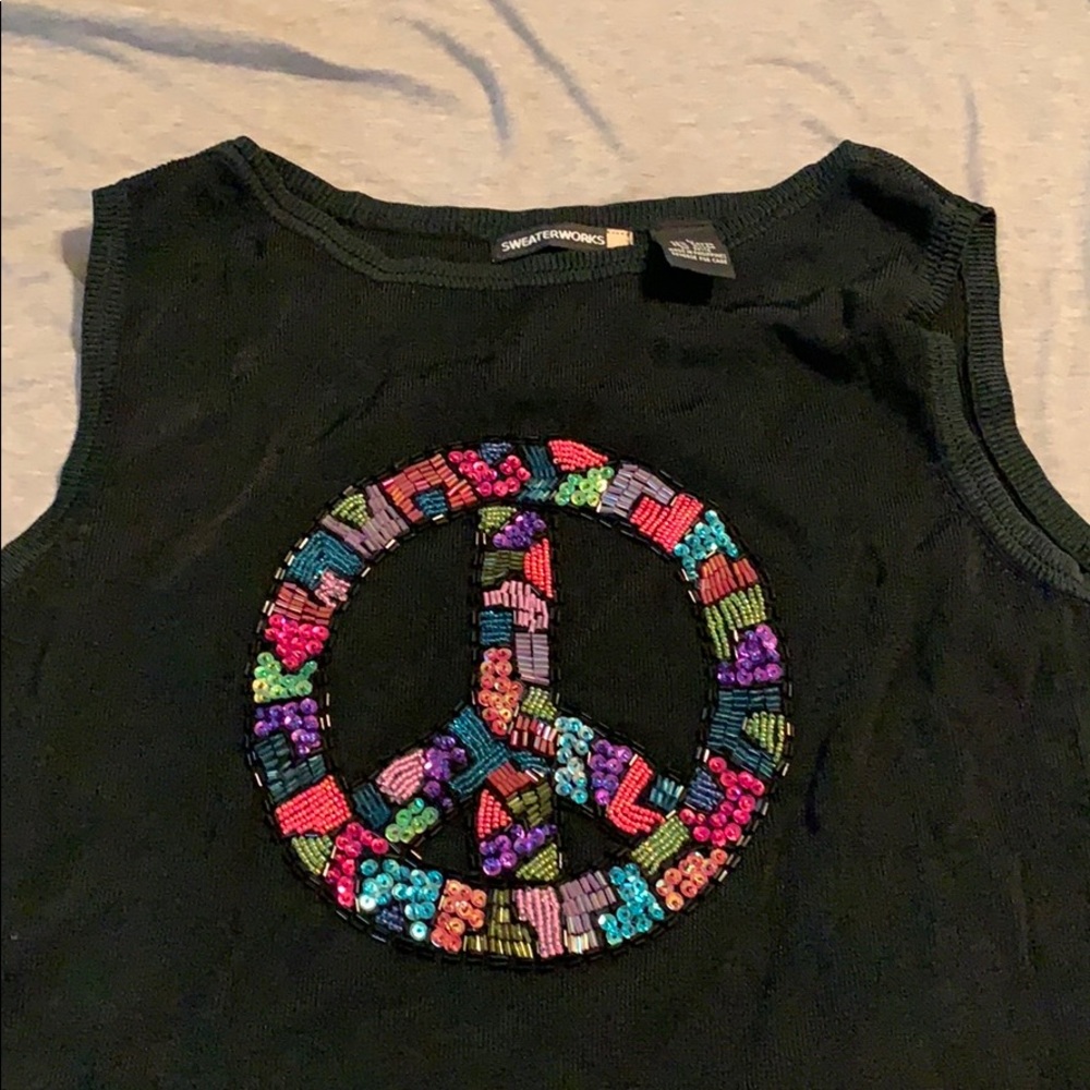 ☮️ Peace sign stretchy sleeveless embellished top!